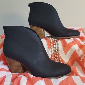 Aerosoles A2 by Women's Gravity Ankle Boot